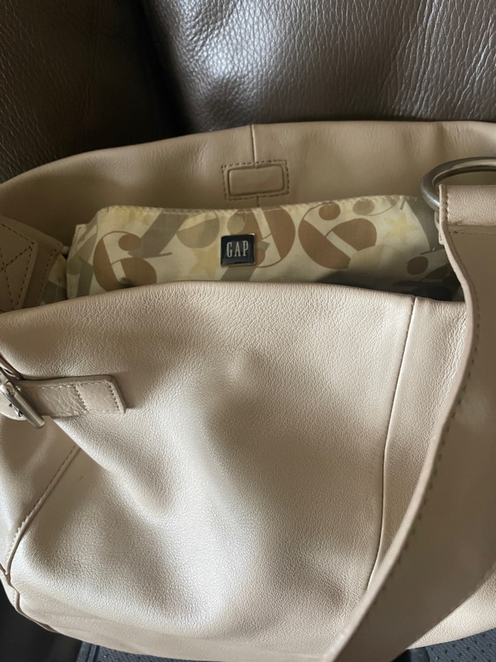 Elegant Cream Leather Shoulder Bag - Picture 9 of 12